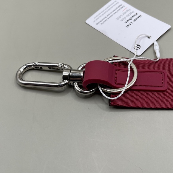 Lululemon Never Lost Keychain  Accessory NWT - Picture 2 of 5